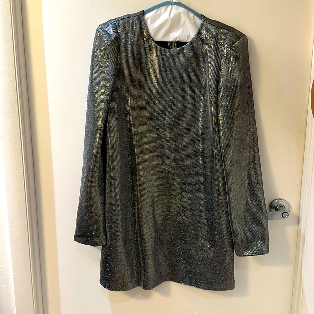 PERFECT FOR HOLIDAY 🪩🪩🪩 H&M shiny silver strong shoulder minidress